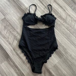 Women one piece scalloped CUPSHE swimsuit black medium